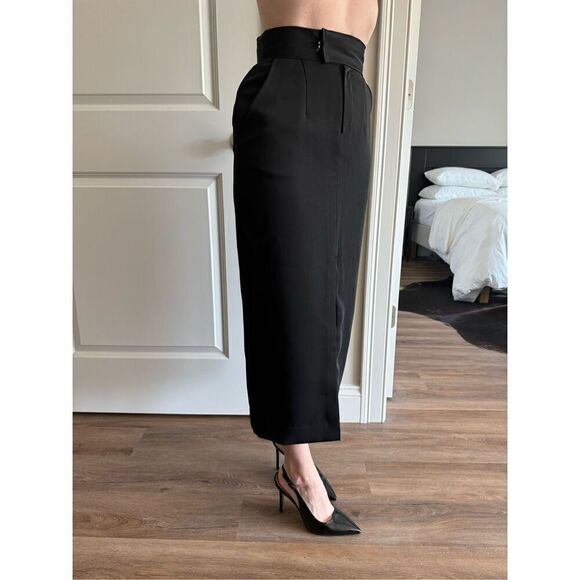 Elegant Black Midi Skirt - Picture 4 of 4